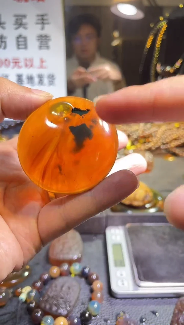 【闪购商品】琥珀裸石未镶嵌30克 公主扣