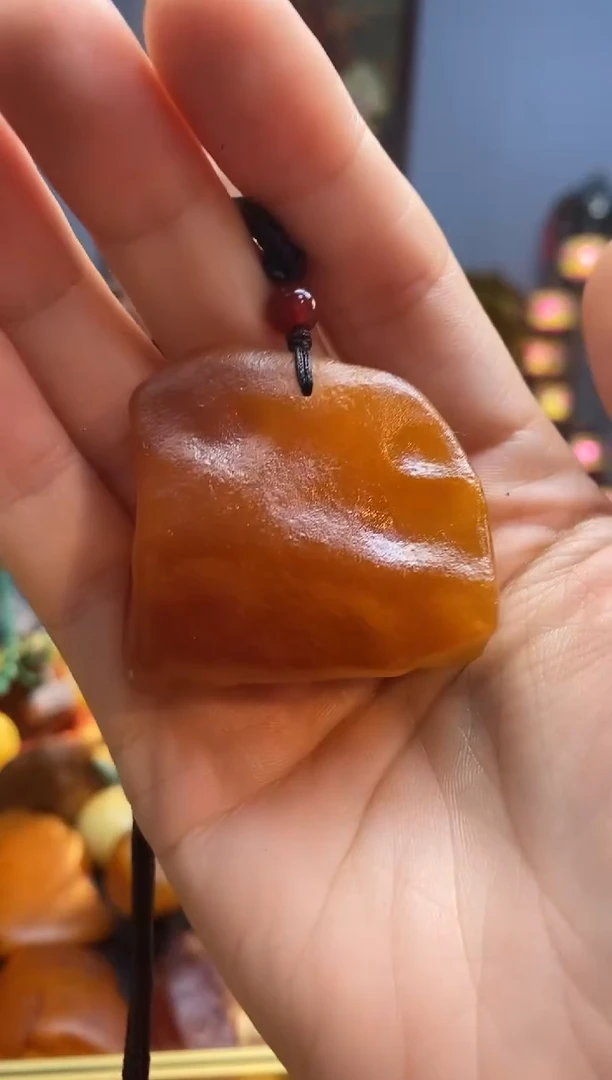 未镶嵌颈饰琥珀吊坠