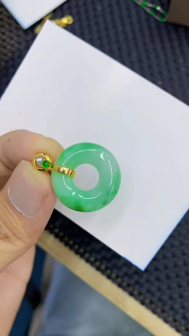 翡翠未镶嵌吊坠(不含链)1