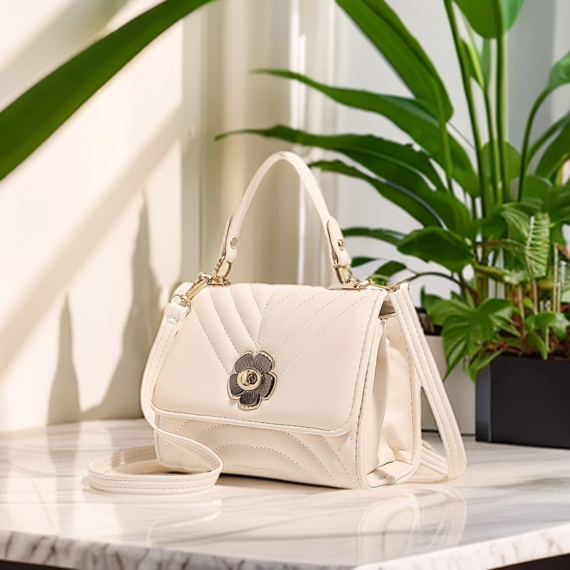 路易彼岸高级质感褶皱手提单肩斜挎包8818白色