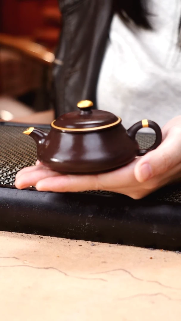 茶壶紫砂四号井茄皮紫泥描金明炉100cc