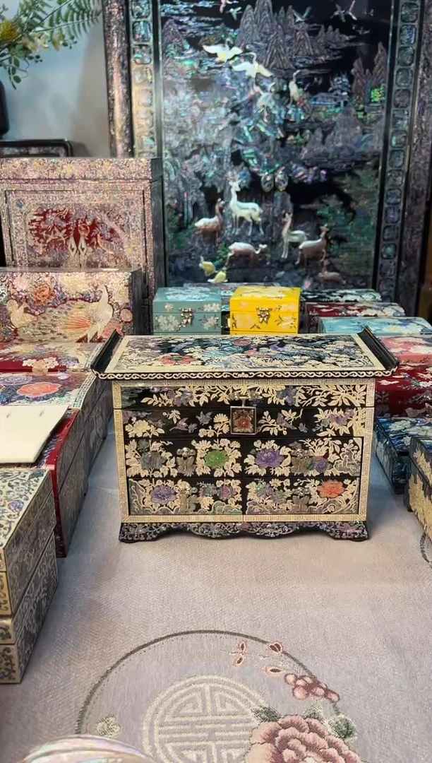 黑底白边·弘贝雅螺钿漆器文化馆