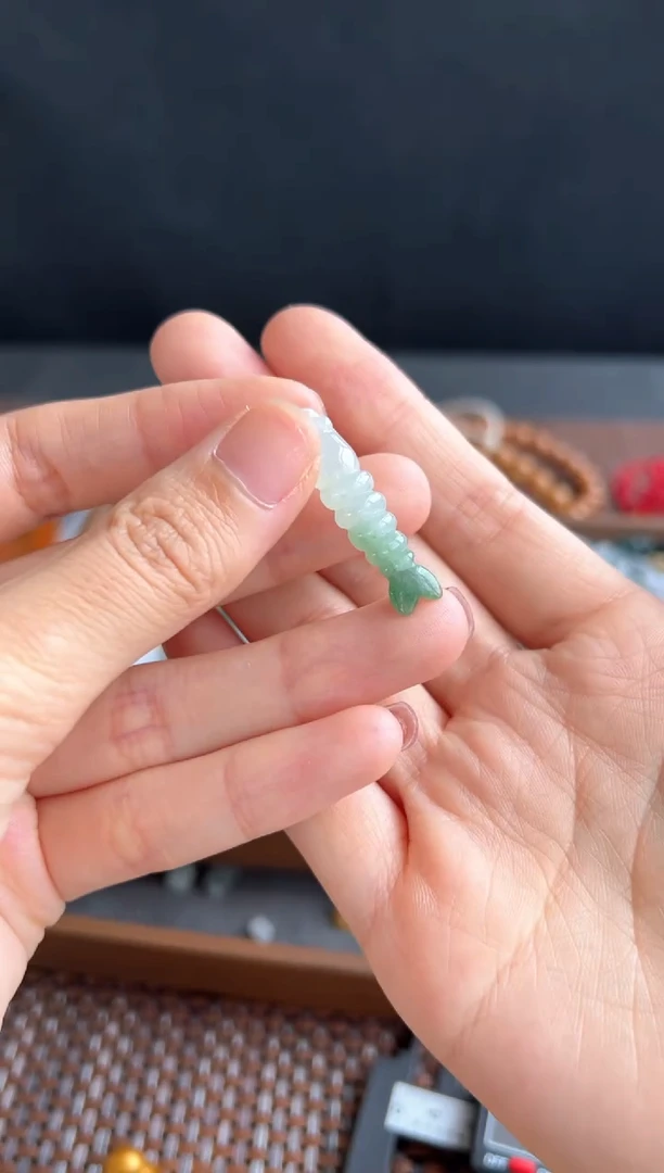翡翠未镶嵌颈饰F37买断