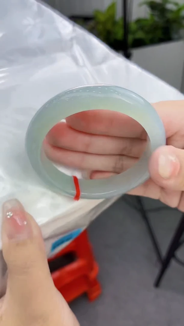 翡翠手镯未镶嵌翡翠手镯