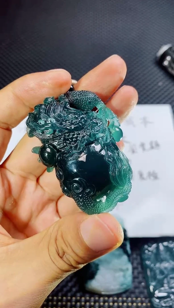 翡翠未镶嵌颈饰?