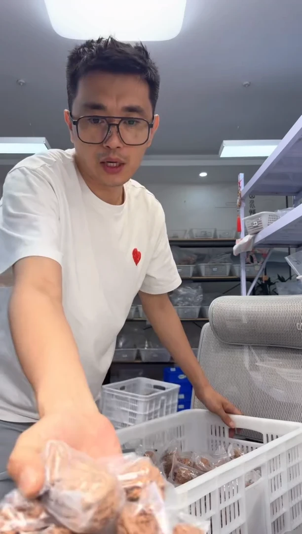 文玩核桃把件40南疆石一般对