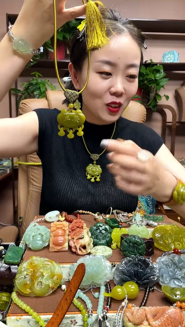 未镶嵌岫玉吊坠多样性发货发其中之一