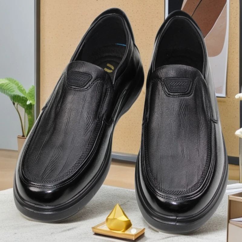 二哥2025全真皮上等头层牛皮舒适透气软底一脚蹬爆款男式皮鞋8319