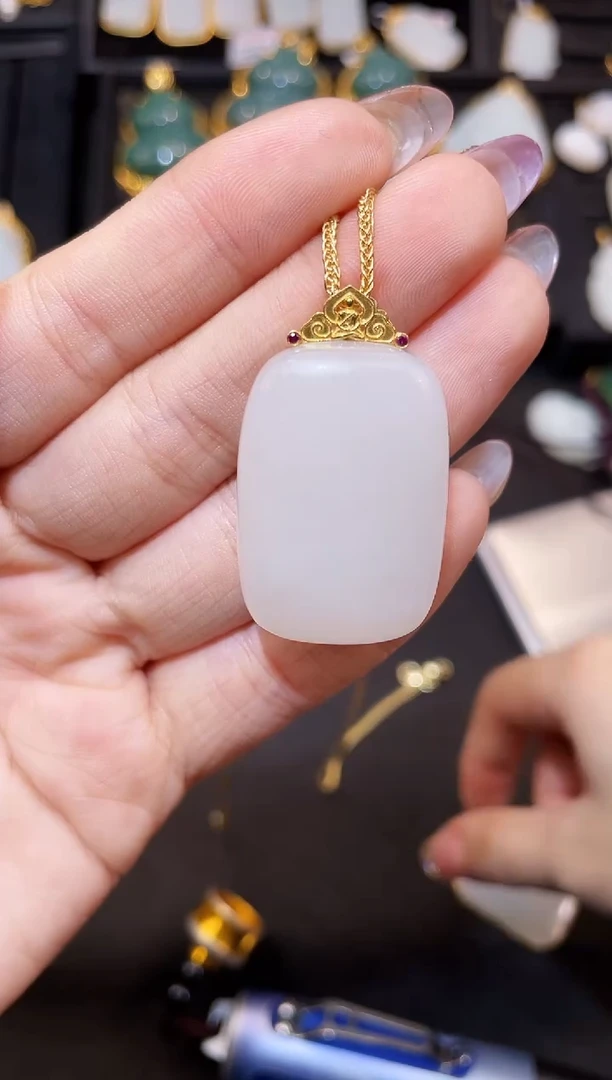 和田玉18K金镶嵌吊坠(赠链)多样性发一Z