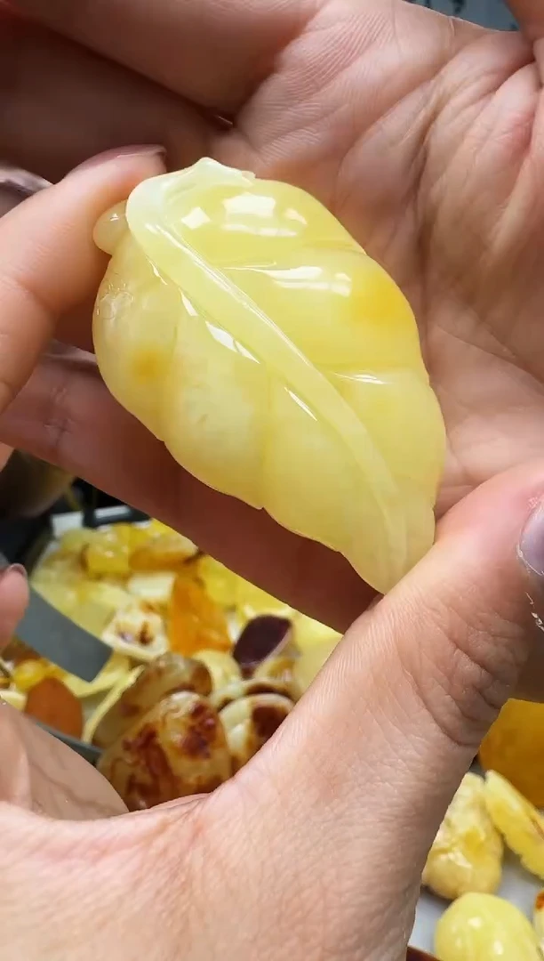 【闪购商品】琥珀裸石未镶嵌挂坠