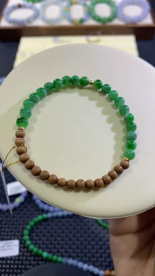 翡翠散珠卡5加绿色手串
