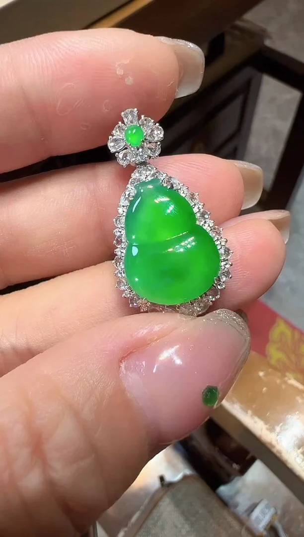 【闪购商品】翡翠吊坠(不含链)18K金镶嵌葫芦