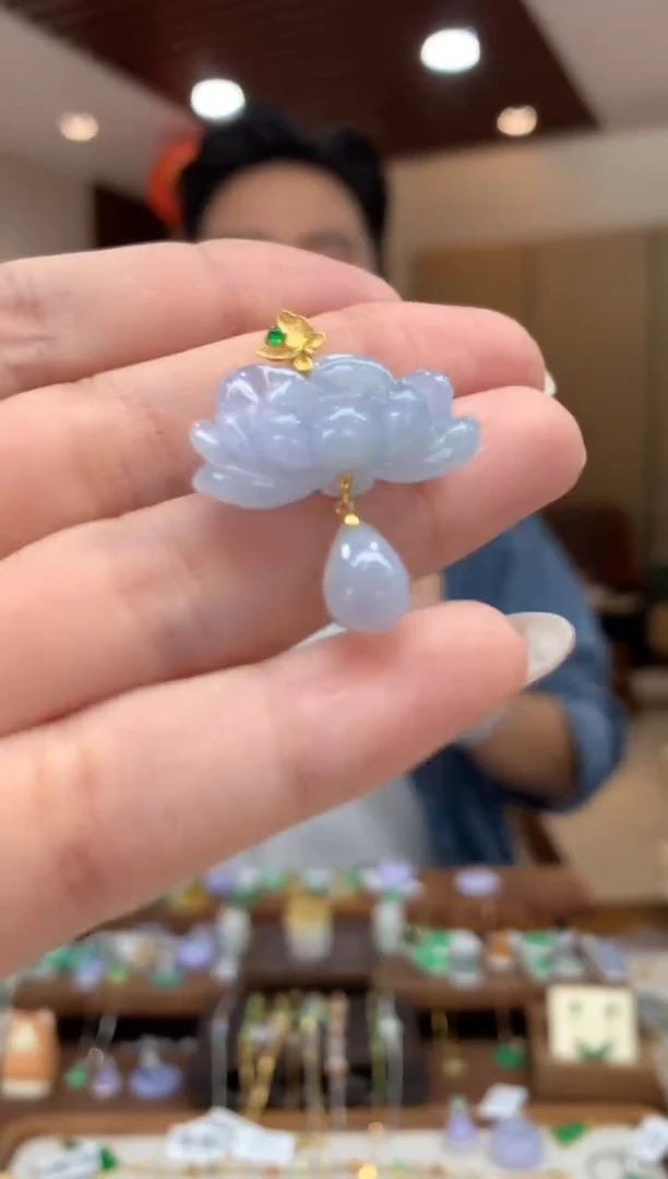 吊坠(不含链)18K金镶嵌翡翠莲花