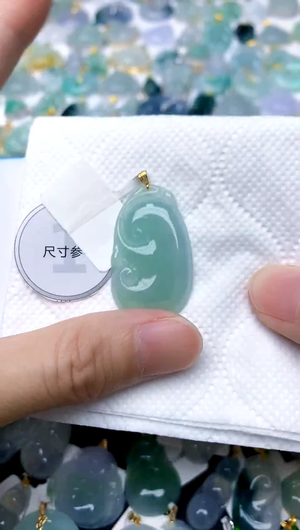 颈饰18K金镶嵌翡翠天然A货翡翠