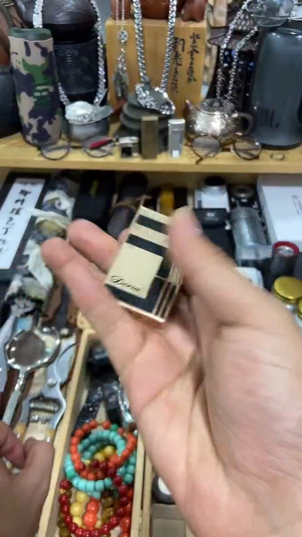 瓷片闪购商品  如图所示