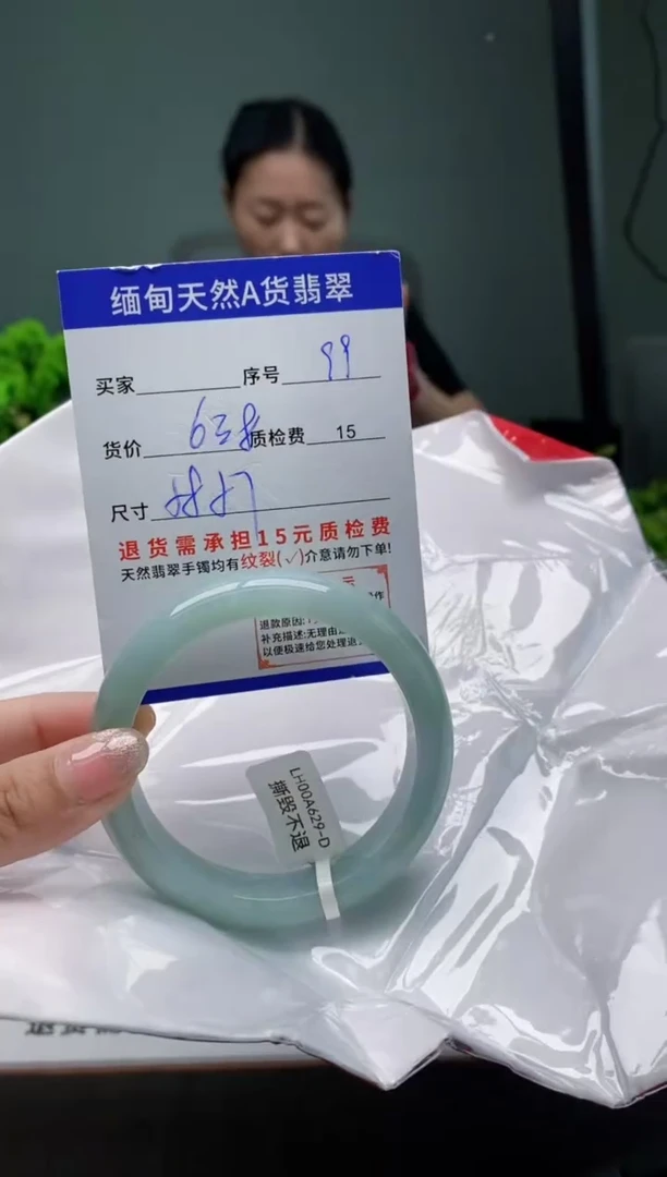 翡翠手镯未镶嵌99缅甸天然A货翡翠需包容瑕疵，介意慎拍