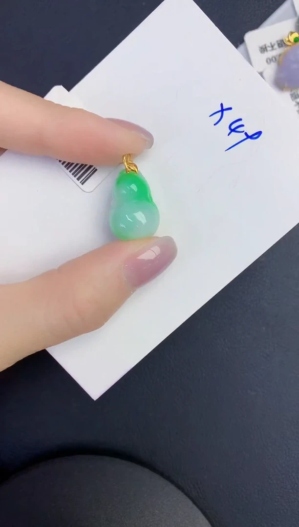 颈饰18K金镶嵌翡翠缅甸天然翡翠A货