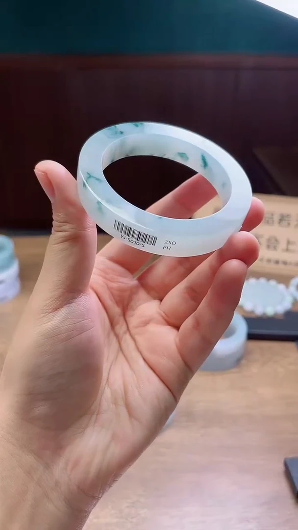定制翡翠手镯未镶嵌定制