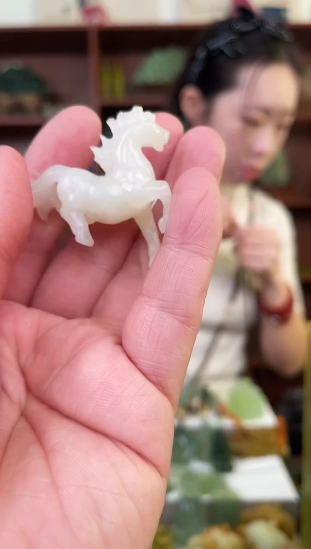 未镶嵌蛇纹石玉颈饰·