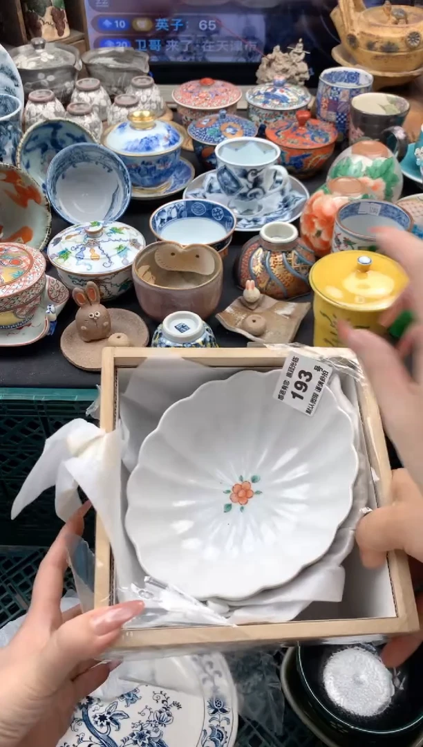 英*193号九姑娘工艺品瓷器