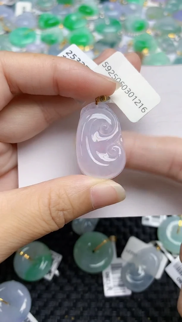 翡翠18K金镶嵌颈饰天然翡翠A货