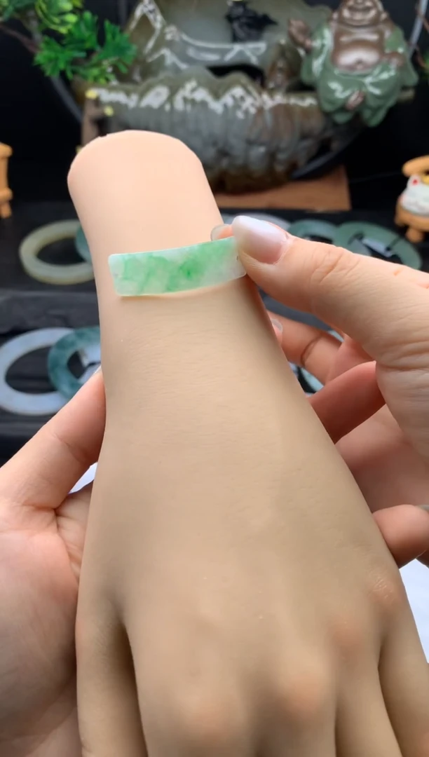 颈饰未镶嵌翡翠玉衡