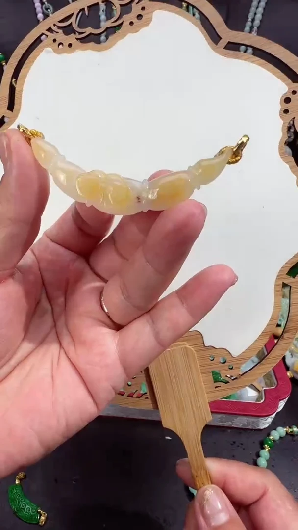 翡翠未镶嵌颈饰吊坠