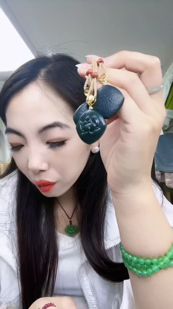 和田玉（青玉）未镶嵌颈饰花开富贵