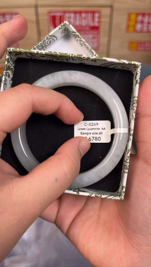未镶嵌手镯石英质玉编码C-0249