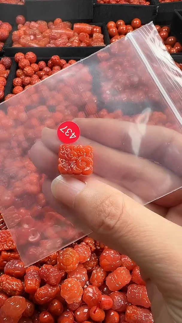 颈饰未镶嵌南红玛瑙1