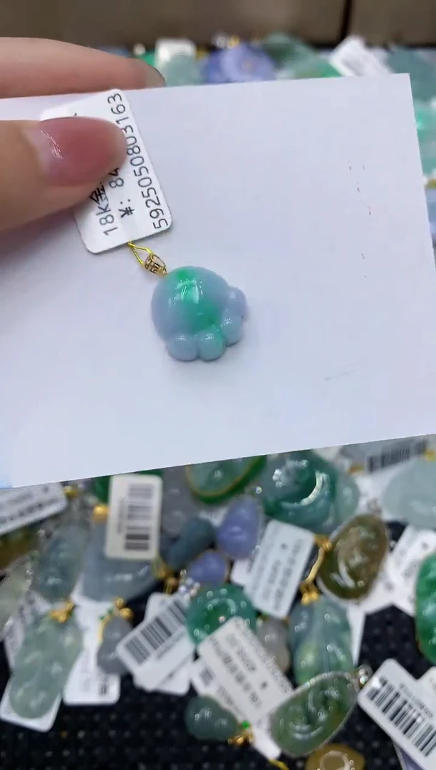 翡翠18K金镶嵌颈饰111111111