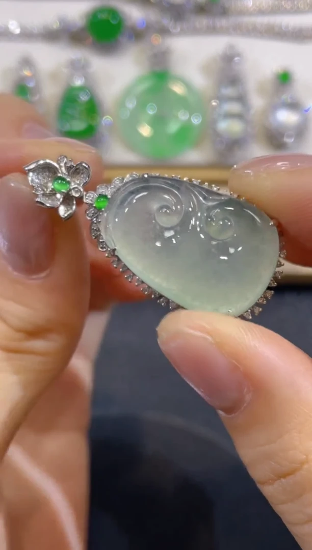 吊坠(不含链)18K金镶嵌翡翠团购3