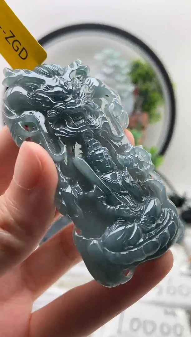 翡翠未镶嵌颈饰虚空藏