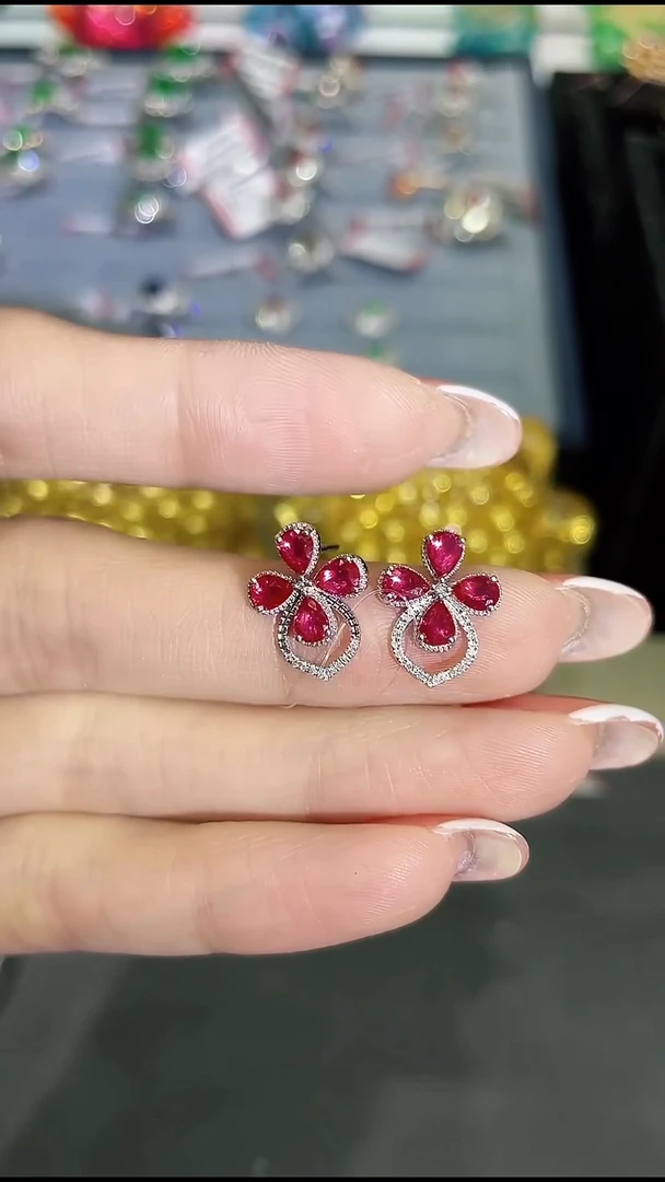 耳饰18K金镶嵌红宝石1