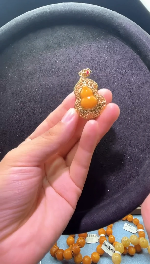 蜜蜡未镶嵌珠宝奇石105号链接