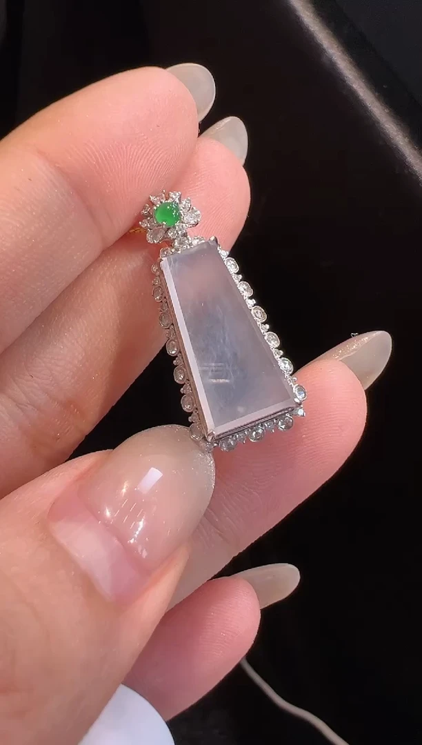 【闪购商品】翡翠吊坠(不含链)18K金镶嵌吊坠