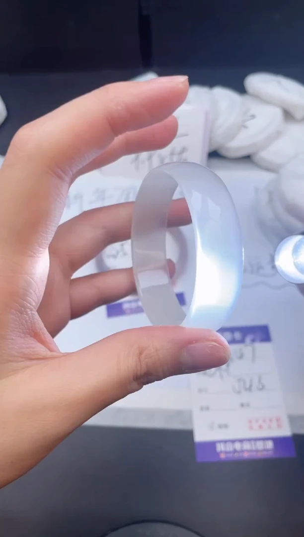 【闪购商品】石英质玉手镯未镶嵌147/54.3