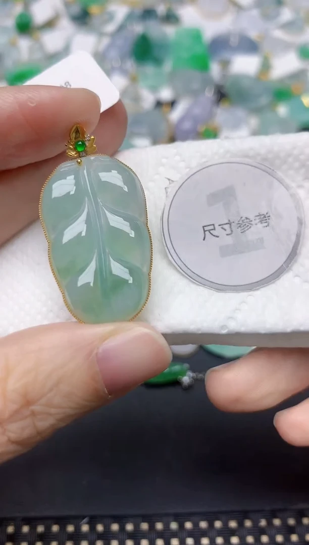 颈饰18K金镶嵌翡翠天然缅甸A货翡翠