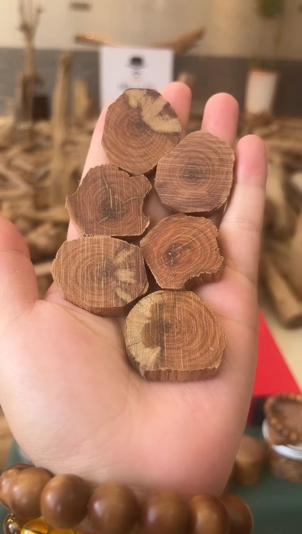 檀香木其他正区老山檀 原材片片 品香熏香 随机发一片 01号