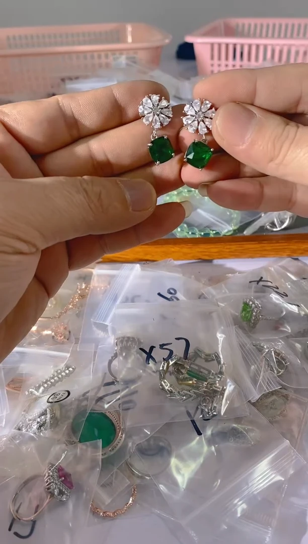 【闪购商品】水晶颈饰银S925镶嵌760红宝，蓝宝，多样性发一件赠链