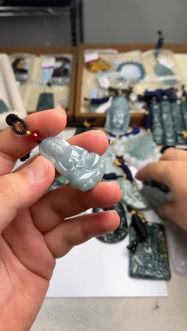 翡翠未镶嵌颈饰多样性发其一