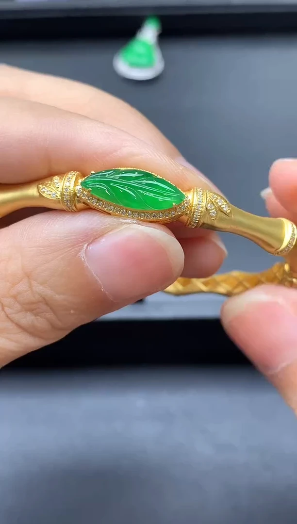 18K金镶嵌手镯翡翠694-中国好珍宝