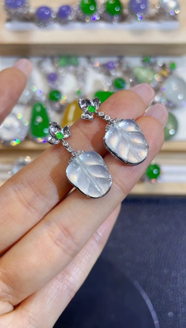 颈饰18K金镶嵌翡翠团购8