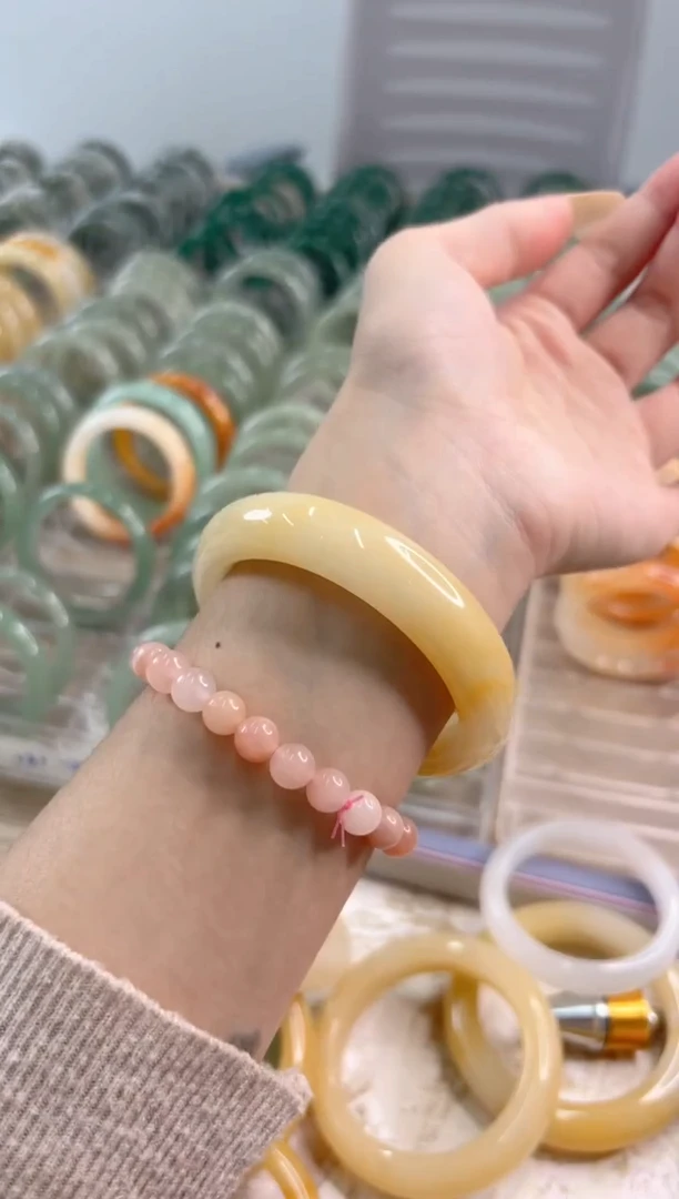 未镶嵌手镯石英质玉152-56HU