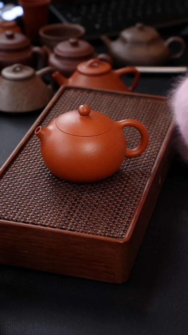 【闪购商品】西施220CC红降坡高纯度紫砂壶