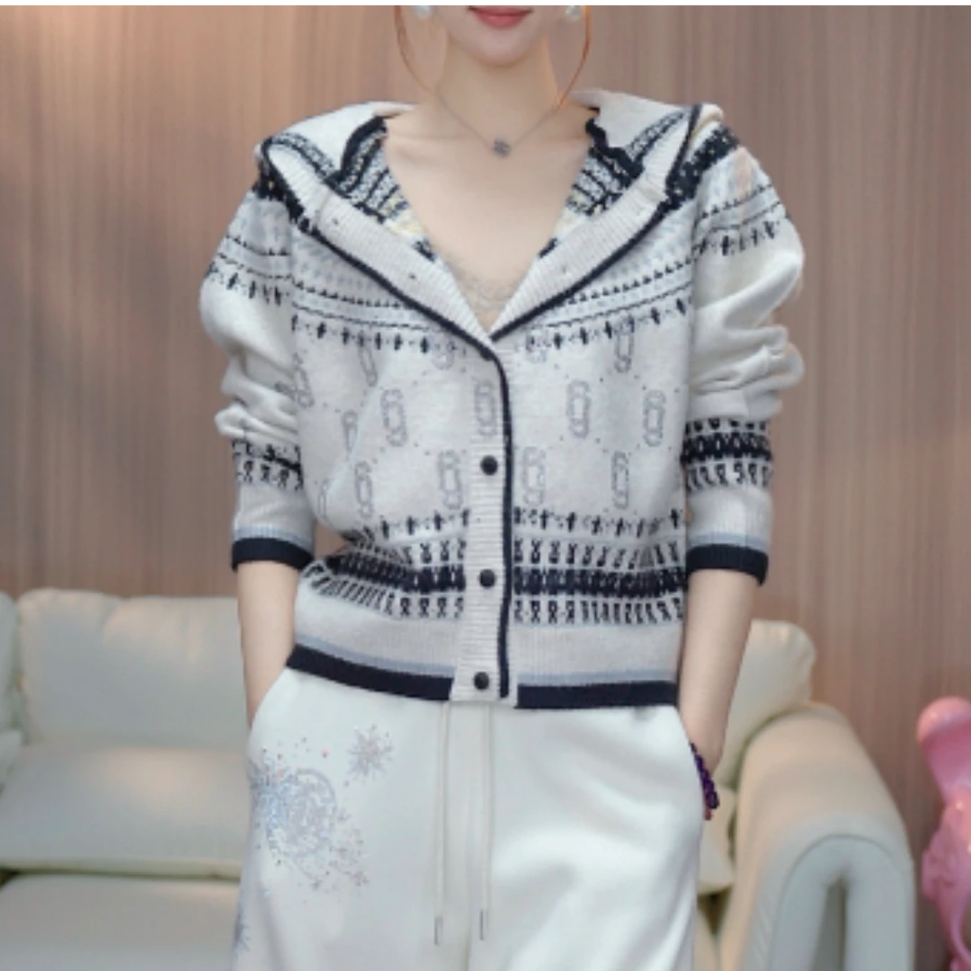 TCH【时尚百搭】冬款时尚烫钻米色休闲风女装针织开衫T75D43E1131