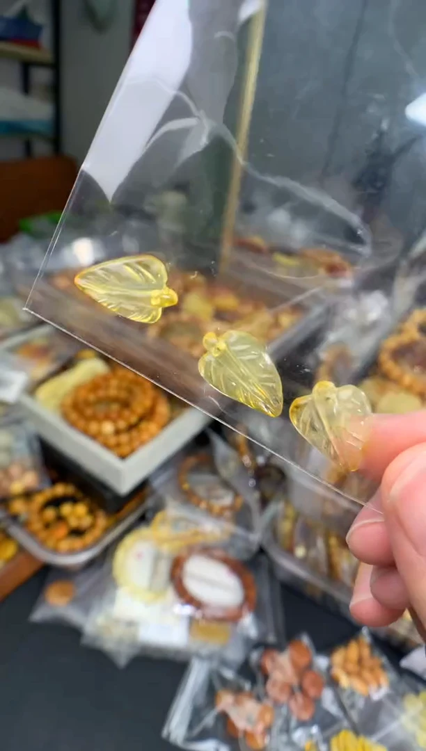 蜜蜡未镶嵌珠宝奇石多样性发一件