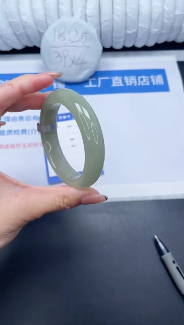 未镶嵌手镯石英质玉33-54.6DK