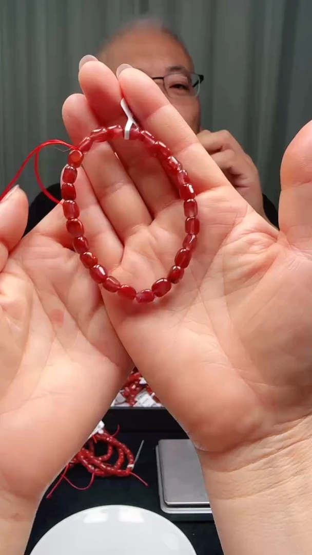 南红玛瑙多样性发一件未镶嵌6mm原矿九口随型手串