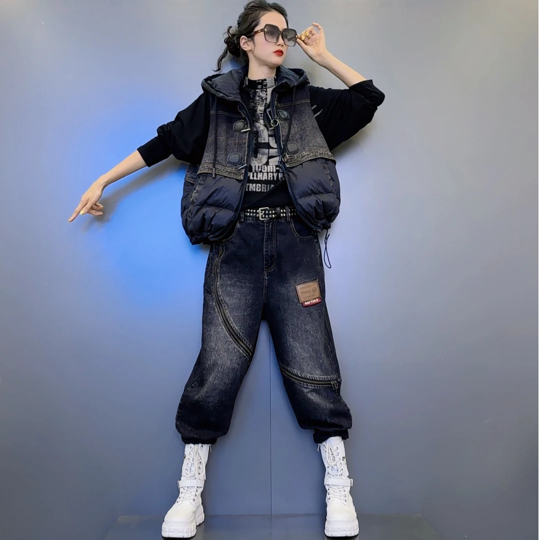 Y22【黑 安可拉红 咖】色牛仔拼接羽绒马甲-斜边拉链黑灰色牛仔裤